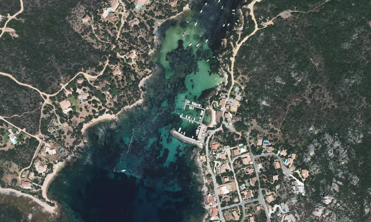 Flyfoto av Port de Tizzano