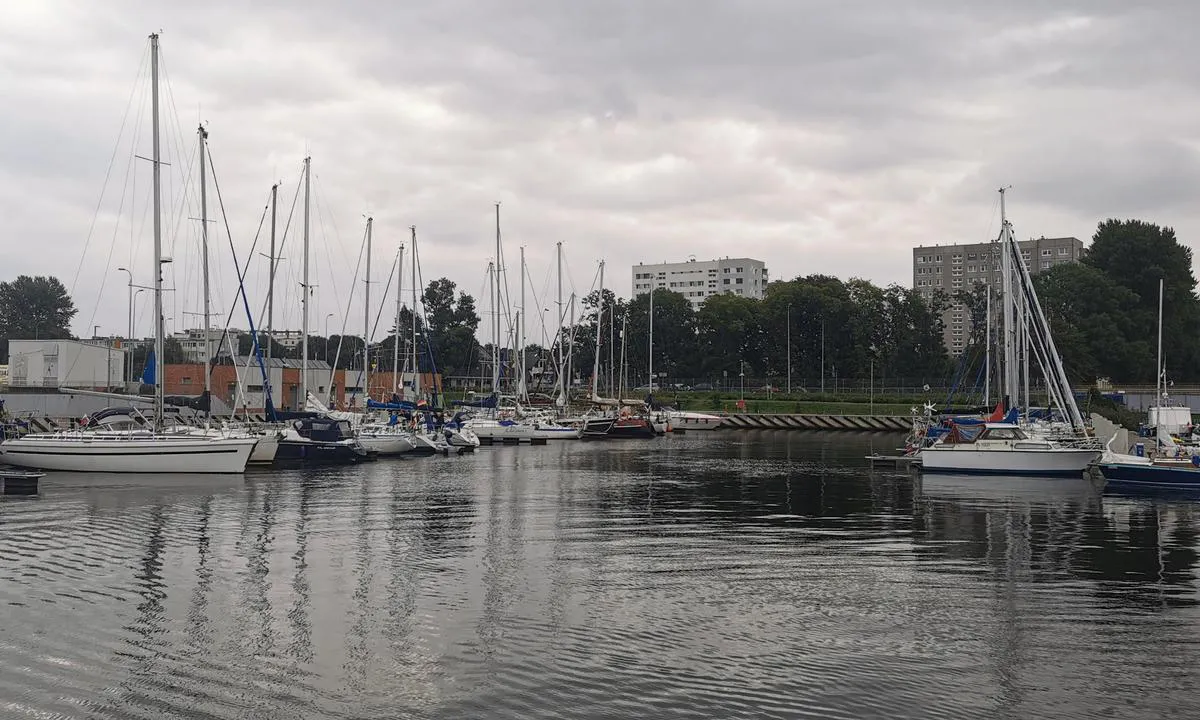{"base": "pl", "no": "Havneport Kolobrzeg Marina Kolberg", "se": "Kolobrzeg Yacht Hamn Marina Kolberg", "en": "Kolobrzeg Yacht Port Marina Kolberg", "da": "Port Jachtowy Kolobrzeg <br> Marina Kolberg", "fr": "Port de Plaisance Kolobrzeg Marina Kolberg", "de": "Jachthafen Kolobrzeg Marina Kolberg", "es": "Puerto Deportivo de Ko\u0142obrzeg Marina Kolberg", "it": "Porto Turistico Ko\u0142obrzeg Marina Kolberg", "pt": "Porto de Iates Ko\u0142obrzeg Marina Kolberg", "nl": "Jacht Haven Kolobrzeg Marina Kolberg", "pl": "Port Jachtowy Kolobrzeg Marina Kolberg", "uk": "\u041f\u043e\u0440\u0442 \u042f\u0445\u0442\u043e\u0432\u0438\u0439 \u041a\u043e\u043b\u043e\u0431\u0436\u0435\u0433 \u041c\u0430\u0440\u0438\u043d\u0430 \u041a\u043e\u043b\u0431\u0435\u0440\u0433", "ro": "Portul de Iahturi Ko\u0142obrzeg Marina Kolberg", "tr": "Ko\u0142obrzeg Yat Liman\u0131 Marina Ko\u0142obrzeg", "el": "\u039c\u03b1\u03c1\u03af\u03bd\u03b1 Kolobrzeg \u039c\u03b1\u03c1\u03af\u03bd\u03b1 Kolberg", "cs": "P\u0159\u00edstav jachet Kolobrzeg Marina Kolberg", "hu": "Ko\u0142obrzeg Kik\u00f6t\u0151 Marina Kolberg", "fi": "Kolobrzegin Jahtisatama Marina Kolberg", "bg": "\u041f\u0440\u0438\u0441\u0442\u0430\u043d\u0438\u0449\u0435 \u042f\u0445\u0442\u0435\u043d\u043e \u041a\u043e\u043b\u043e\u0431\u0436\u0435\u0433 \u041c\u0430\u0440\u0438\u043d\u0430 \u041a\u043e\u043b\u0431\u0435\u0440\u0433", "sr": "\u0408\u0430\u0445\u0442 \u043b\u0443\u043a\u0430 \u041a\u043e\u043b\u043e\u0431\u0436\u0435\u0433 \u041c\u0430\u0440\u0438\u043d\u0430 \u041a\u043e\u043b\u0431\u0435\u0440\u0433", "et": "Jahtsadam Kolobrzeg Marina Kolberg", "lv": "Ko\u0142obrzegas jahtu osta <br> Kolbergas m\u0101rina", "lt": "Kolobrzeg jacht\u0173 uostas Marina Kolberg"}