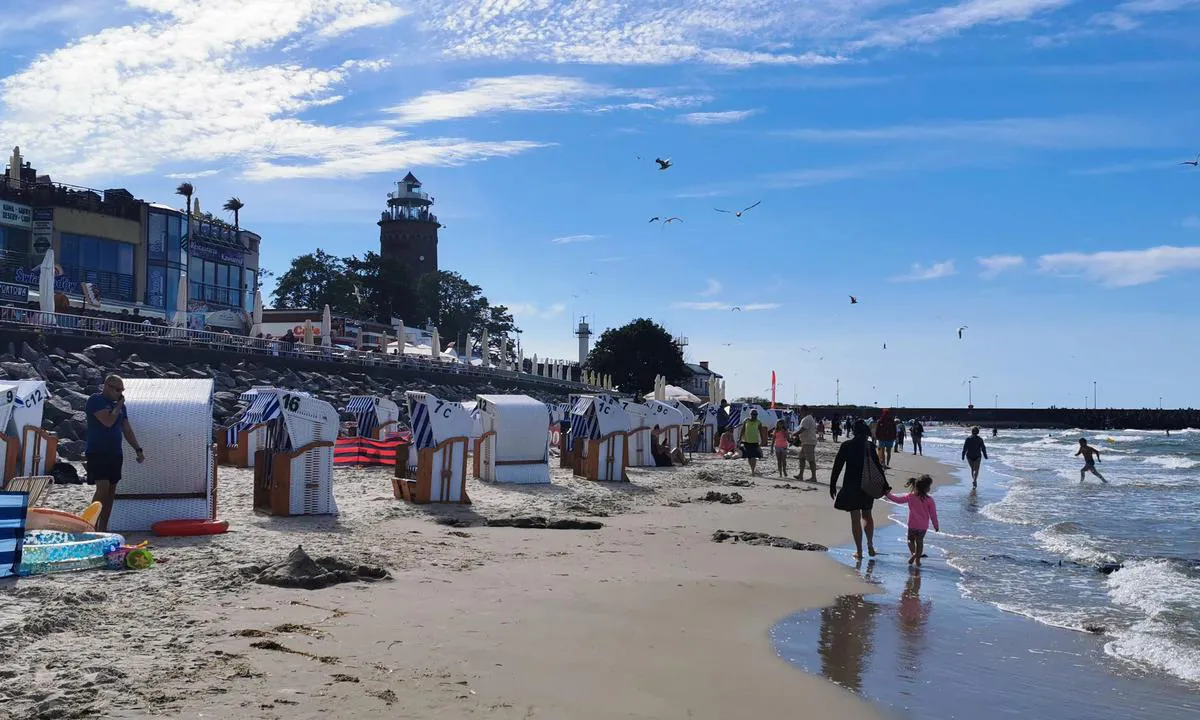 Port Jachtowy Kolobrzeg: {"base": "de", "no": "Strand Kolberg full og smal", "se": "Strand Kolberg full och smal", "en": "Strand Kolberg full and narrow", "da": "Strand Kolberg fuld og smal", "fr": "Plage de Kolberg pleine et \u00e9troite", "de": "Strand Kolberg voll und schmal", "es": "Playa Kolberg llena y estrecha", "it": "Spiaggia di Ko\u0142obrzeg piena e stretta", "pt": "Praia de Kolberg cheia e estreita", "nl": "Strand Kolberg vol en smal", "pl": "Pla\u017ca Ko\u0142obrzeg pe\u0142na i w\u0105ska", "uk": "\u041f\u043b\u044f\u0436 \u041a\u043e\u043b\u043e\u0431\u0436\u0435\u0433 \u043f\u043e\u0432\u043d\u0438\u0439 \u0456 \u0432\u0443\u0437\u044c\u043a\u0438\u0439", "ro": "Plaja Kolberg plin\u0103 \u0219i \u00eengust\u0103", "tr": "Kolberg sahili dolu ve dar", "el": "\u03a0\u03b1\u03c1\u03b1\u03bb\u03af\u03b1 \u039a\u03cc\u03bb\u03bc\u03c0\u03b5\u03c1\u03b3\u03ba \u03b3\u03b5\u03bc\u03ac\u03c4\u03b7 \u03ba\u03b1\u03b9 \u03c3\u03c4\u03b5\u03bd\u03ae", "cs": "Pl\u00e1\u017e Kolberg \u00fapln\u011b a \u00fazk\u00fd", "hu": "Strand Kolberg tele van \u00e9s keskeny", "fi": "Ranta Kolberg t\u00e4ynn\u00e4 ja kapea", "bg": "\u041f\u043b\u0430\u0436 \u041a\u043e\u043b\u0431\u0435\u0440\u0433 \u0437\u0430\u043f\u044a\u043b\u043d\u0435\u043d \u0438 \u0442\u0435\u0441\u0435\u043d", "sr": "Pla\u017ea Kolberg puna i uska", "et": "Ranniku Kolberg t\u00e4is ja kitsas", "lv": "Kolbergas pludmale pilna un \u0161aura", "lt": "<b>Papl\u016bdimys Kolbergas pilnas ir siauras</b>"}