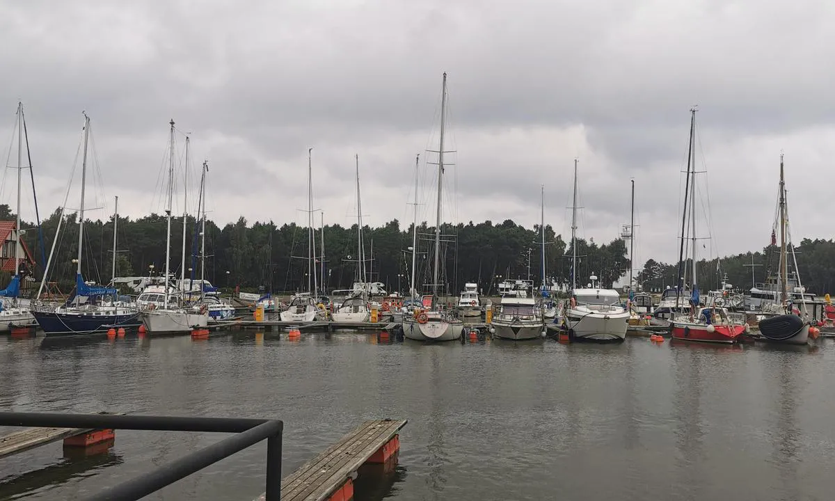 {"base": "pl", "no": "Marina B\u00e5thavn Leba", "se": "Marina B\u00e5tshamn Leba", "en": "Marina Yacht Port Leba", "da": "Marina Lystb\u00e5dehavn \u0141eba", "fr": "Marina Port de Plaisance \u0141eba", "de": "Marina Yachthafen \u0141eba", "es": "Marina del Puerto Deportivo \u0141eba", "it": "Marina Porto Nautico Leba", "pt": "Marina Porto de Iates \u0141eba", "nl": "<html><body>Marina Jachthaven Leba</body></html>", "pl": "Marina Port Jachtowy Leba", "uk": "\u041f\u0440\u0438\u0441\u0442\u0430\u043d\u044c \u042f\u0445\u0442\u043e\u0432\u0438\u0439 \u041f\u043e\u0440\u0442 \u041b\u0435\u0431\u0430", "ro": "Marina Portul de Yachturi Leba", "tr": "Marina Yat Liman\u0131 \u0141eba", "el": "\u039c\u03b1\u03c1\u03af\u03bd\u03b1 \u039b\u03b9\u03bc\u03ac\u03bd\u03b9 \u0399\u03c3\u03c4\u03b9\u03bf\u03c0\u03bb\u03bf\u03ca\u03ba\u03cc \u039b\u03ad\u03bc\u03c0\u03b1", "cs": "Marina P\u0159\u00edstav Jachtowy Leba", "hu": "Marina Jachtkik\u00f6t\u0151 Leba", "fi": "Marina Venesatama \u0141eba", "bg": "\u041c\u0430\u0440\u0438\u043d\u0430 \u042f\u0445\u0442\u0435\u043d\u043e \u041f\u0440\u0438\u0441\u0442\u0430\u043d\u0438\u0449\u0435 \u041b\u0435\u0431\u0430", "sr": "\u041c\u0430\u0440\u0438\u043d\u0430 \u041f\u043e\u0440\u0442 \u0408\u0430\u0445\u0442\u043e\u0432\u0438 \u041b\u0435\u0431\u0430", "et": "Marina Jahisadam Leba", "lv": "Marina Jahtu Osta Leba", "lt": "Marina Jacht\u0173 Uostas Leba"}