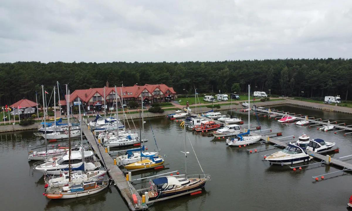 {"base": "pl", "no": "Marina Port Jachtowy Leba", "se": "Marina Segelb\u00e5tshamn Leba", "en": "Marina Yacht Port Leba", "da": "Marina Lystb\u00e5dehavn Leba", "fr": "Marina Port Yachtowy \u0141eba", "de": "Marina Yacht-Hafen \u0141eba", "es": "Marina Puerto Deportivo Leba", "it": "Marina del Porto dei Yacht Leba", "pt": "Marina Porto de Iates \u0141eba", "nl": "Marina Jachthaven Leba", "pl": "Marina Port Jachtowy Leba", "uk": "\u041c\u0430\u0440\u0438\u043d\u0430 \u041f\u043e\u0440\u0442 \u042f\u0445\u0442\u043e\u0432\u0438\u0439 \u041b\u0435\u0431\u0430", "ro": "Marina Port Yachting Leba", "tr": "Marina Yat Liman\u0131 \u0141eba", "el": "\u039c\u03b1\u03c1\u03af\u03bd\u03b1 \u039b\u03b9\u03bc\u03ac\u03bd\u03b9 \u03b3\u03b9\u03b1 \u0393\u03b9\u03bf\u03c4 \u039b\u03ad\u03bc\u03c0\u03b1", "cs": "Marina Jachetn\u00ed P\u0159\u00edstav Leba", "hu": "Marina Jachtkik\u00f6t\u0151 Leba", "fi": "Marina Purjevenesatama Leba", "bg": "\u041c\u0430\u0440\u0438\u043d\u0430 \u042f\u0445\u0442\u0435\u043d\u043e \u041f\u0440\u0438\u0441\u0442\u0430\u043d\u0438\u0449\u0435 \u041b\u0435\u0431\u0430", "sr": "\u041c\u0430\u0440\u0438\u043d\u0430 \u041f\u043e\u0440\u0442 \u0408\u0430\u0445\u0442\u043e\u0432\u0438 \u041b\u0435\u0431\u0430", "et": "Leba jahtklubi marina", "lv": "Marina Jahtu Osta Leba", "lt": "Marina Jachtinis Uostas Leba"}