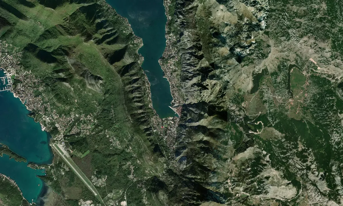 Flyfoto av Port of Kotor