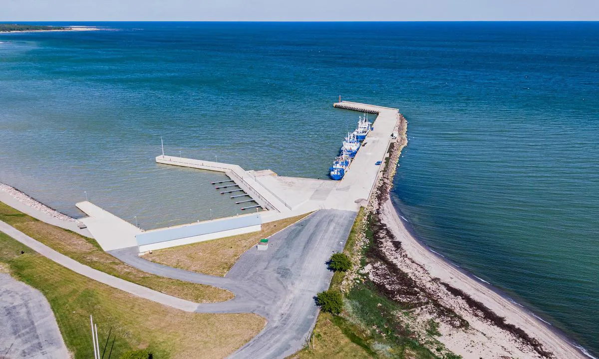 {"base": "et", "no": "Foto: Havn av M\u00f5ntu", "se": "Foto: Port of M\u00f5ntu", "en": "Photo: Port of M\u00f5ntu", "da": "Foto: Porten af M\u00f5ntu", "fr": "Photo : Port de M\u00f5ntu", "de": "Foto: Hafen von M\u00f5ntu", "es": "Foto: Puerto de M\u00f5ntu", "it": "Foto: Porto di M\u00f5ntu", "pt": "Foto: Porto de M\u00f5ntu", "nl": "Foto: Haven van M\u00f5ntu", "pl": "Zdj\u0119cie: Port w M\u00f5ntu", "uk": "\u0424\u043e\u0442\u043e: \u041f\u043e\u0440\u0442 \u041c\u043e\u043d\u0442\u0443", "ro": "Fotografie: Portul M\u00f5ntu", "tr": "Foto\u011fraf: M\u00f5ntu Liman\u0131", "el": "\u03a6\u03c9\u03c4\u03bf\u03b3\u03c1\u03b1\u03c6\u03af\u03b1: \u039b\u03b9\u03bc\u03ac\u03bd\u03b9 \u03c4\u03bf\u03c5 M\u00f5ntu", "cs": "Fotografie: P\u0159\u00edstav M\u00f5ntu", "hu": "Fot\u00f3: M\u00f5ntu kik\u00f6t\u0151je", "fi": "Kuva: M\u00f6ntun satama", "bg": "\u0421\u043d\u0438\u043c\u043a\u0430: \u041f\u0440\u0438\u0441\u0442\u0430\u043d\u0438\u0449\u0435 \u041c\u044a\u043d\u0442\u0443", "sr": "Fotografija: Luka M\u00f5ntu", "et": "Photo: Port of M\u00f5ntu", "lv": "Foto: M\u00f5ntu osta", "lt": "Nuotrauka: M\u00f5ntu uostas"}