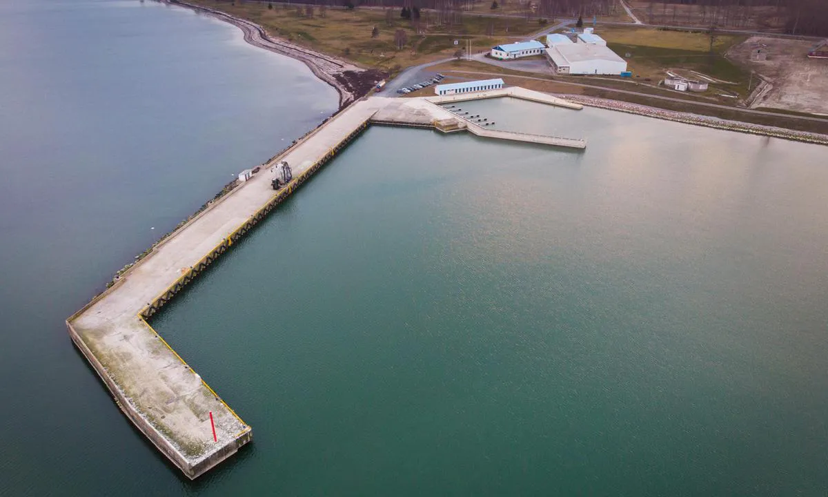 {"base": "et", "no": "Foto: Porten i M\u00f5ntu", "se": "Foto: M\u00f5ntu hamn", "en": "Photo: Port of M\u00f5ntu", "da": "Foto: Port of M\u00f5ntu", "fr": "Photo : Port de M\u00f5ntu", "de": "Foto: Hafen M\u00f5ntu", "es": "Foto: Puerto de M\u00f5ntu", "it": "Foto: Porto di M\u00f5ntu", "pt": "Foto: Porto de M\u00f5ntu", "nl": "Foto: Haven van M\u00f5ntu", "pl": "Photo: Port of M\u00f5ntu", "uk": "\u0424\u043e\u0442\u043e: \u041f\u043e\u0440\u0442 \u041c\u043e\u043d\u0442\u0443", "ro": "Fotografie: Portul M\u00f5ntu", "tr": "Foto\u011fraf: M\u00f5ntu Liman\u0131", "el": "\u03a6\u03c9\u03c4\u03bf\u03b3\u03c1\u03b1\u03c6\u03af\u03b1: \u039b\u03b9\u03bc\u03ac\u03bd\u03b9 \u03c4\u03bf\u03c5 M\u00f5ntu", "cs": "Fotografie: P\u0159\u00edstav M\u00f5ntu", "hu": "Fot\u00f3: M\u00f5ntu kik\u00f6t\u0151", "fi": "Kuva: M\u00f5ntun satama", "bg": "\u0421\u043d\u0438\u043c\u043a\u0430: \u041f\u043e\u0440\u0442\u044a\u0442 \u043d\u0430 \u041c\u044a\u043d\u0442\u0443", "sr": "\u0424\u043e\u0442\u043e: \u041b\u0443\u043a\u0430 \u041c\u043e\u043d\u0442\u0443", "et": "Photo: Port of M\u00f5ntu", "lv": "Foto: Monto osta", "lt": "Nuotrauka: M\u00f5ntu uostas"}