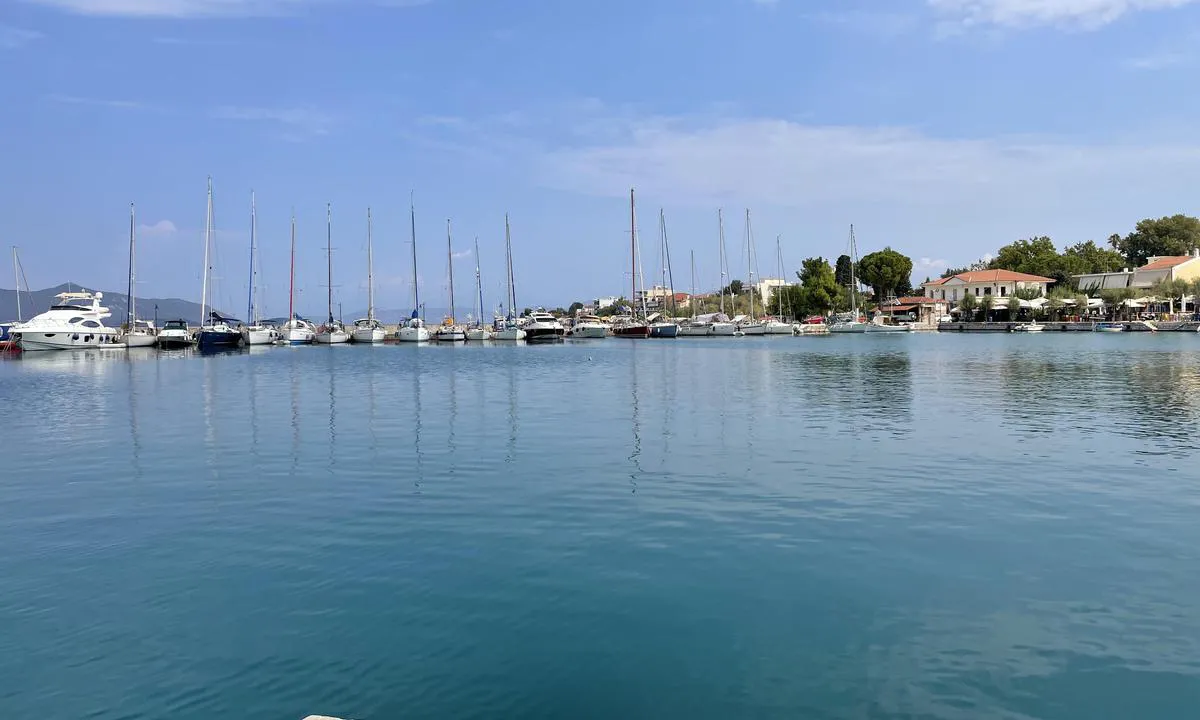 Port Orei: {"base": "en", "no": "Fjerne sideplasser", "se": "Fj\u00e4rrsida platser", "en": "Far side berths", "da": "Fjernside kajpladser"}