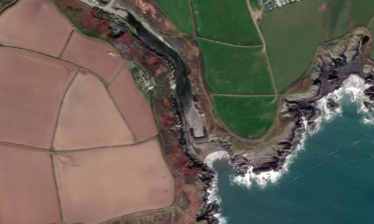 Flyfoto av porthclais harbour
