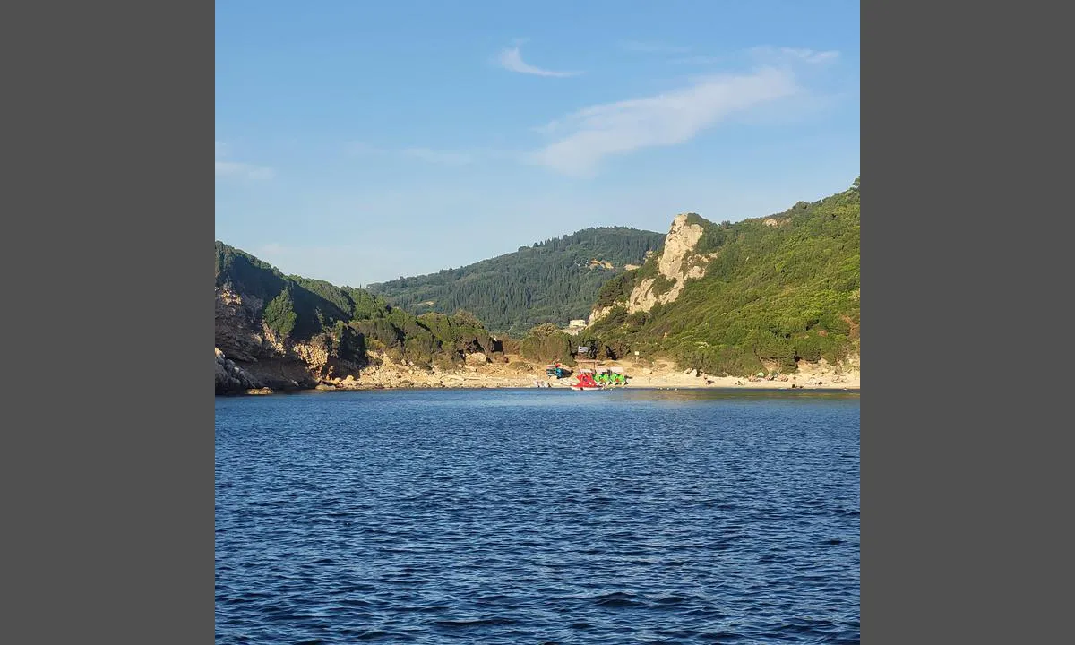 {"base": "en", "no": "Porto Timoni. Utsikt fra V.", "se": "Porto Timoni. Utsikt fr\u00e5n V.", "en": "Porto Timoni. View from W.", "da": "Porto Timoni. Udsigt fra V.", "fr": "Porto Timoni. Vue depuis l'Ouest.", "de": "Porto Timoni. Blick von W.", "es": "Porto Timoni. Vista desde W.", "it": "Porto Timoni. Vista da O.", "pt": "Porto Timoni. Vista do O.", "nl": "Porto Timoni. Uitzicht vanuit W.", "pl": "Porto Timoni. Widok z W.", "uk": "\u041f\u043e\u0440\u0442\u043e \u0422\u0438\u043c\u043e\u043d\u0456. \u0412\u0438\u0434 \u0437 W.", "ro": "Porto Timoni. Vedere din V.", "tr": "Porto Timoni. Bat\u0131dan g\u00f6r\u00fcn\u00fcm.", "el": "\u03a0\u03cc\u03c1\u03c4\u03bf \u03a4\u03b9\u03bc\u03cc\u03bd\u03b9. \u0398\u03ad\u03b1 \u03b1\u03c0\u03cc \u0394.", "cs": "Porto Timoni. Pohled ze Z.", "hu": "Porto Timoni. Kil\u00e1t\u00e1s Ny-r\u00f3l.", "fi": "Porto Timoni. N\u00e4kym\u00e4 W:st\u00e4.", "bg": "\u041f\u043e\u0440\u0442\u043e \u0422\u0438\u043c\u043e\u043d\u0438. \u0418\u0437\u0433\u043b\u0435\u0434 \u043e\u0442 \u0417.", "sr": "Porto Timoni. Pogled sa Z.", "et": "Porto Timoni. Vaade l\u00e4\u00e4nest.", "lv": "Porto Timoni. Skats no R.", "lt": "Porto Timoni. Vaizdas i\u0161 Vakaru."}