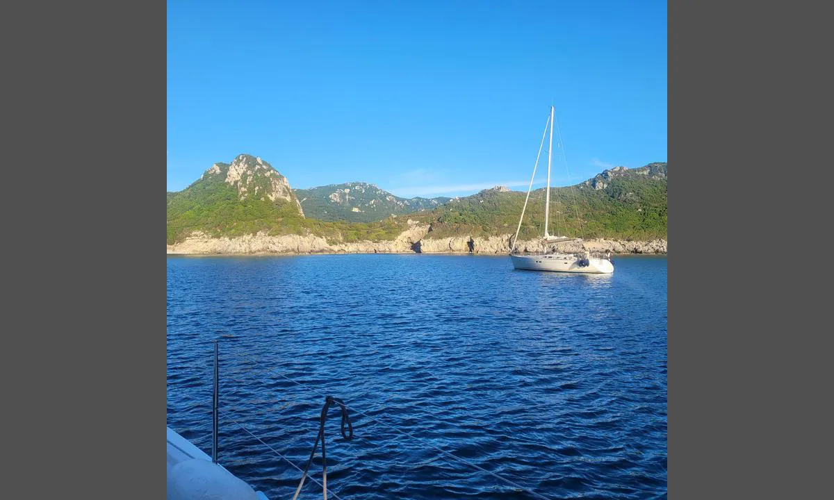 {"base": "en", "no": "Porto Timoni. Utsikt fra V.", "se": "Porto Timoni. Utsikt fr\u00e5n V.", "en": "Porto Timoni. View from W.", "da": "Porto Timoni. Udsigt fra V.", "fr": "Porto Timoni. Vue de l'Ouest.", "de": "Porto Timoni. Ansicht von W.", "es": "Porto Timoni. Vista desde el O.", "it": "Porto Timoni. Vista da O.", "pt": "Porto Timoni. Vista do O.", "nl": "Porto Timoni. Uitzicht vanuit W.", "pl": "Porto Timoni. Widok z W.", "uk": "\u041f\u043e\u0440\u0442\u043e \u0422\u0456\u043c\u043e\u043d\u0456. \u0412\u0438\u0434 \u0437 \u0417.", "ro": "Porto Timoni. Vedere din V.", "tr": "Porto Timoni. Bat\u0131dan g\u00f6r\u00fcn\u00fcm.", "el": "\u03a0\u03cc\u03c1\u03c4\u03bf \u03a4\u03b9\u03bc\u03cc\u03bd\u03b9. \u0398\u03ad\u03b1 \u03b1\u03c0\u03cc \u0394.", "cs": "Porto Timoni. Pohled ze Z.", "hu": "Porto Timoni. Kil\u00e1t\u00e1s nyugatr\u00f3l.", "fi": "Porto Timoni. N\u00e4kym\u00e4 l\u00e4nnest\u00e4.", "bg": "\u041f\u043e\u0440\u0442\u043e \u0422\u0438\u043c\u043e\u043d\u0438. \u0418\u0437\u0433\u043b\u0435\u0434 \u043e\u0442 \u0417\u0430\u043f\u0430\u0434.", "sr": "Porto Timoni. Pogled sa Z.", "et": "Porto Timoni. Vaade l\u00e4\u00e4nest.", "lv": "Porto Timoni. Skats no R.", "lt": "Porto Timoni. Vaizdas i\u0161 V."}