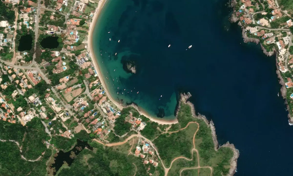 Flyfoto av Praia da Ferradura