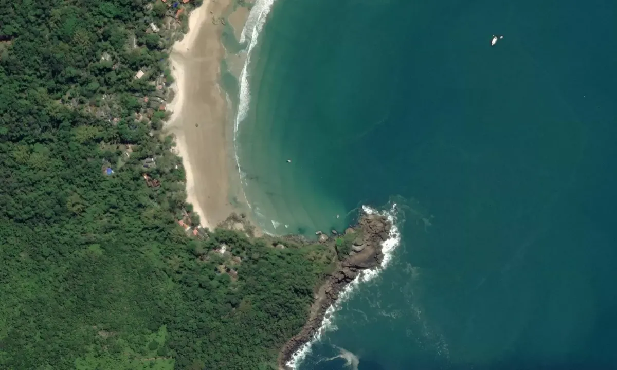 Flyfoto av Praia do Aventureiro
