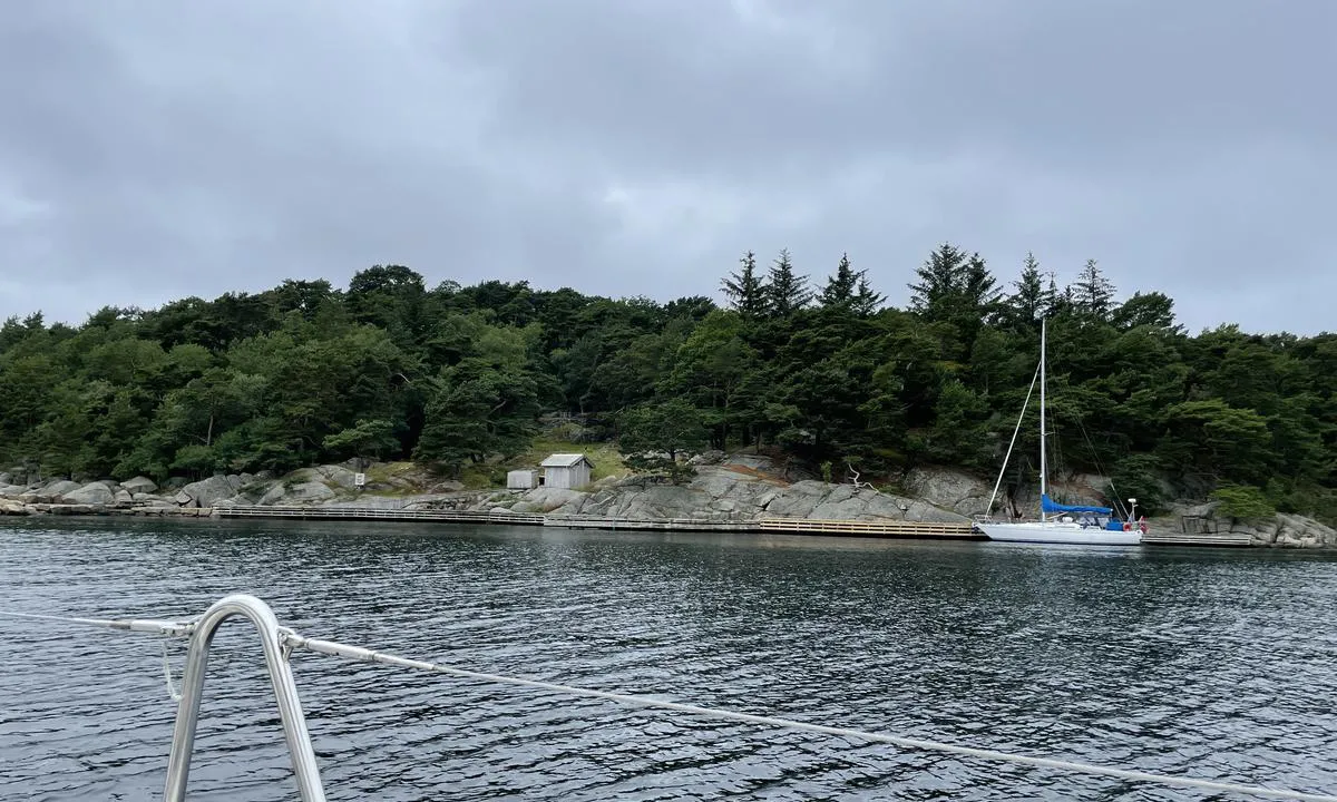 Prestøy: {"base": "no", "no": "Bryggeplasser p\u00e5 Prest\u00f8y.", "se": "Bryggplatser p\u00e5 Pr\u00e4st\u00f6.", "en": "Berthing spots at Prest\u00f8y.", "da": "Brospladser p\u00e5 Prest\u00f8."}