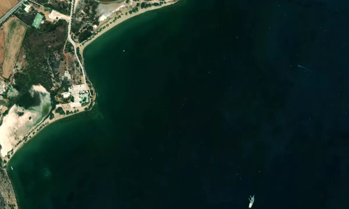 Flyfoto av Psaraliki Bay