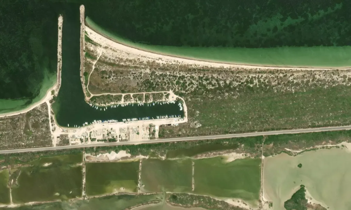 Flyfoto av Puerto De Abrigo Da San Crisantow