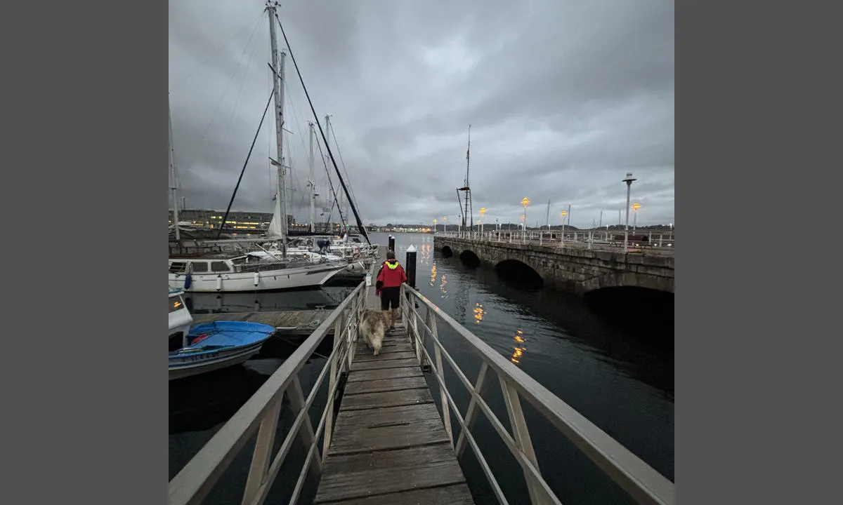 {"base": "se", "no": "En av bryggene i havnen", "se": "En av bryggorna i hamnen", "en": "One of the piers in the harbor", "da": "En af broerne i havnen", "fr": "Un des pontons dans le port", "de": "Ein Steg im Hafen", "es": "Uno de los muelles en el puerto", "it": "Uno dei moli nel porto", "pt": "Um dos cais no porto", "nl": "Een van de steigers in de haven", "pl": "Jedno z nabrze\u017cy w porcie", "uk": "\u041e\u0434\u0438\u043d \u0456\u0437 \u043f\u0456\u0440\u0441\u0456\u0432 \u0443 \u0433\u0430\u0432\u0430\u043d\u0456", "ro": "Unul dintre digurile din port", "tr": "Liman\u0131n iskelelerinden biri", "el": "\u0388\u03bd\u03b1\u03c2 \u03b1\u03c0\u03cc \u03c4\u03bf\u03c5\u03c2 \u03bc\u03cc\u03bb\u03bf\u03c5\u03c2 \u03c3\u03c4\u03bf \u03bb\u03b9\u03bc\u03ac\u03bd\u03b9", "cs": "Jeden z mol v p\u0159\u00edstavu", "hu": "Az egyik m\u00f3l\u00f3 a kik\u00f6t\u0151ben", "fi": "Yksi sataman laitureista", "bg": "\u0415\u0434\u043d\u043e \u043e\u0442 \u043a\u0435\u0439\u043e\u0432\u0435\u0442\u0435 \u0432 \u043f\u0440\u0438\u0441\u0442\u0430\u043d\u0438\u0449\u0435\u0442\u043e", "sr": "Jedan od molova u luci", "et": "\u00dcks sadama kailadest", "lv": "Viens no piest\u0101tn\u0113m ost\u0101", "lt": "Vienas i\u0161 prieplauk\u0173 uoste"}