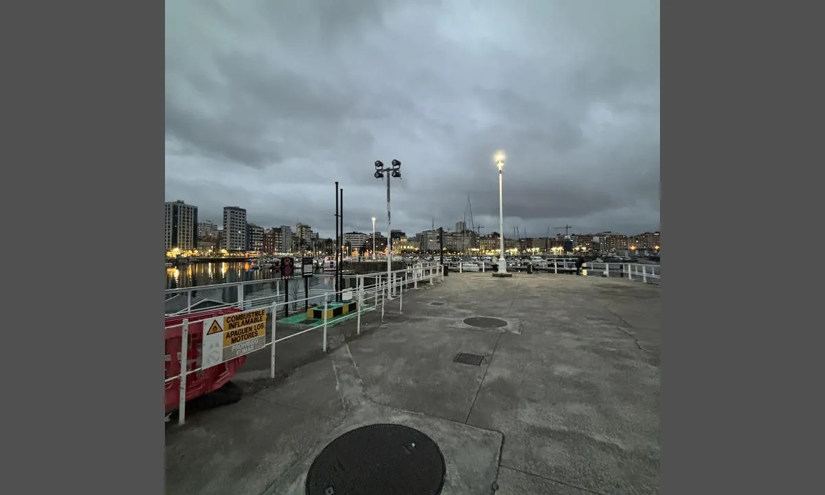 {"base": "se", "no": "Havneomr\u00e5det", "se": "Hamnomr\u00e5det", "en": "The Harbour Area", "da": "Havneomr\u00e5det", "fr": "Zone portuaire", "de": "Hafenbereich", "es": "\u00c1rea del puerto", "it": "Area del porto", "pt": "\u00c1rea do Porto", "nl": "Havengebied", "pl": "Obszar portowy", "uk": "\u041f\u043e\u0440\u0442\u043e\u0432\u0430 \u0437\u043e\u043d\u0430", "ro": "Zona portuar\u0103", "tr": "Liman b\u00f6lgesi", "el": "\u03a0\u03b5\u03c1\u03b9\u03bf\u03c7\u03ae \u03c4\u03bf\u03c5 \u03bb\u03b9\u03bc\u03b1\u03bd\u03b9\u03bf\u03cd", "cs": "P\u0159\u00edstavn\u00ed oblast", "hu": "Kik\u00f6t\u0151i ter\u00fclet", "fi": "Satama-alue", "bg": "\u041f\u0440\u0438\u0441\u0442\u0430\u043d\u0438\u0449\u043d\u0430\u0442\u0430 \u0437\u043e\u043d\u0430", "sr": "Lu\u010dko podru\u010dje", "et": "Sadamapiirkond", "lv": "Ostas teritorija", "lt": "Uost\u0173 rajonas"}