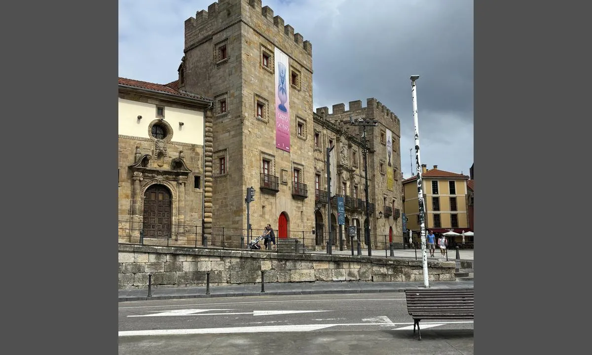 Puerto Deportivo Gijon: {"base": "se", "no": "Historisk bygning, palacio de Revillagigedo", "se": "Historisk byggnad, palacio de Revillagigedo", "en": "Historical building, Palacio de Revillagigedo", "da": "Historisk bygning, palacio de Revillagigedo", "fr": "B\u00e2timent historique, palacio de Revillagigedo", "de": "Historisches Geb\u00e4ude, Palacio de Revillagigedo", "es": "Edificio hist\u00f3rico, palacio de Revillagigedo", "it": "Edificio storico, palacio de Revillagigedo", "pt": "Edif\u00edcio hist\u00f3rico, pal\u00e1cio de Revillagigedo", "nl": "Historisch gebouw, Palacio de Revillagigedo", "pl": "Historyczny budynek, palacio de Revillagigedo", "uk": "\u0406\u0441\u0442\u043e\u0440\u0438\u0447\u043d\u0430 \u0431\u0443\u0434\u0456\u0432\u043b\u044f, \u043f\u0430\u043b\u0430\u0446 Revillagigedo", "ro": "Cl\u0103dire istoric\u0103, palacio de Revillagigedo", "tr": "Tarihi yap\u0131, palacio de Revillagigedo", "el": "\u0399\u03c3\u03c4\u03bf\u03c1\u03b9\u03ba\u03cc \u03ba\u03c4\u03af\u03c1\u03b9\u03bf, Palacio de Revillagigedo", "cs": "Historick\u00e1 budova, pal\u00e1c Revillagigedo", "hu": "T\u00f6rt\u00e9nelmi \u00e9p\u00fclet, palacio de Revillagigedo", "fi": "Historiallinen rakennus, Palacio de Revillagigedo", "bg": "\u0418\u0441\u0442\u043e\u0440\u0438\u0447\u0435\u0441\u043a\u0430 \u0441\u0433\u0440\u0430\u0434\u0430, palacio de Revillagigedo", "sr": "Istorijska zgrada, palacio de Revillagigedo", "et": "Ajalooline hoone, Palacio de Revillagigedo", "lv": "V\u0113sturiska \u0113ka, Revillagigedo pils", "lt": "Istoriniai pastatai, palacio de Revillagigedo"}