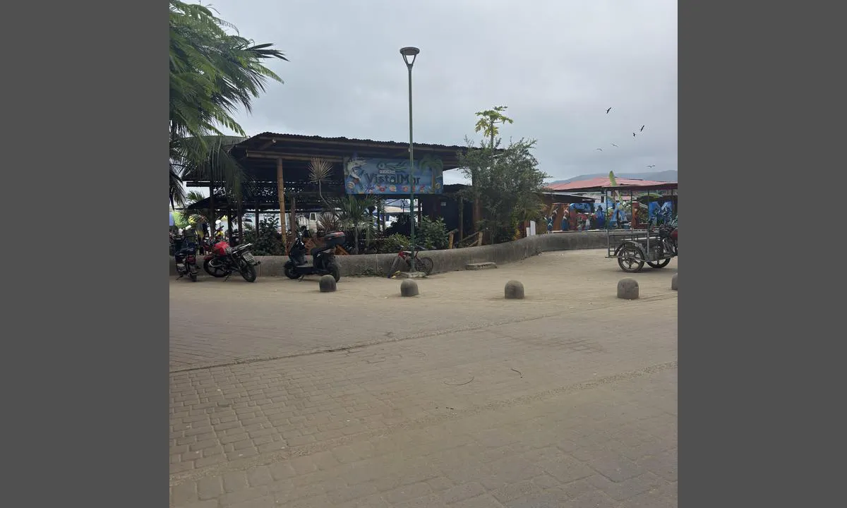 Puerto Lopez: {"base": "no", "no": "Fra resturantene p\u00e5 land", "se": "Fr\u00e5n restaurangerna p\u00e5 land", "en": "From the restaurants on shore", "da": "Fra restauranterne p\u00e5 land", "fr": "Depuis les restaurants \u00e0 terre", "de": "Von den Restaurants an Land", "es": "Desde los restaurantes en tierra", "it": "Dai ristoranti sulla terraferma", "pt": "Dos restaurantes em terra", "nl": "Vanaf de restaurants aan de wal", "pl": "Z restauracji na l\u0105dzie", "uk": "\u0417 \u0440\u0435\u0441\u0442\u043e\u0440\u0430\u043d\u0456\u0432 \u043d\u0430 \u0441\u0443\u0448\u0456", "ro": "De la restaurantele de pe uscat", "tr": "Karadaki restoranlardan", "el": "\u0391\u03c0\u03cc \u03c4\u03b1 \u03b5\u03c3\u03c4\u03b9\u03b1\u03c4\u03cc\u03c1\u03b9\u03b1 \u03c3\u03c4\u03b7\u03bd \u03be\u03b7\u03c1\u03ac", "cs": "Z restaurac\u00ed na pevnin\u011b", "hu": "A sz\u00e1razf\u00f6ldi \u00e9ttermekb\u0151l", "fi": "Ravintoloista maissa", "bg": "\u041e\u0442 \u0440\u0435\u0441\u0442\u043e\u0440\u0430\u043d\u0442\u0438\u0442\u0435 \u043d\u0430 \u0431\u0440\u0435\u0433\u0430", "sr": "\u0418\u0437 \u0440\u0435\u0441\u0442\u043e\u0440\u0430\u043d\u0430 \u043d\u0430 \u043a\u043e\u043f\u043d\u0443", "et": "Maarestoranidest", "lv": "No restor\u0101niem uz sauszemes", "lt": "Nuo restoran\u0173 ant \u017eem\u0117s"}