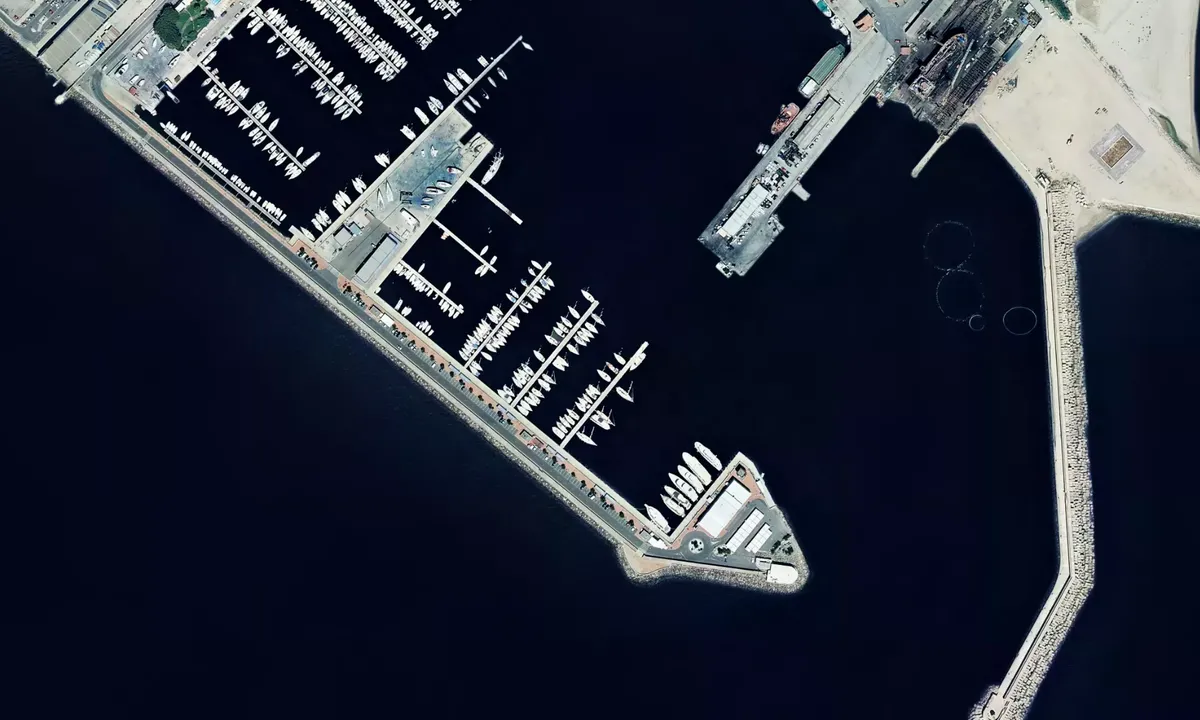 Flyfoto av Puerto Marina Burriananova