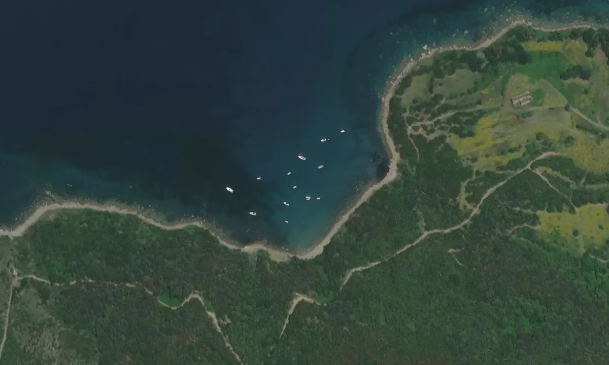 Flyfoto av Punta Tresino Baia del Sauco