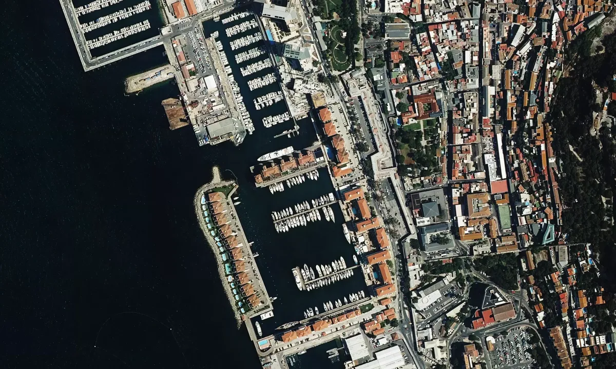 Flyfoto av Queensway Marina