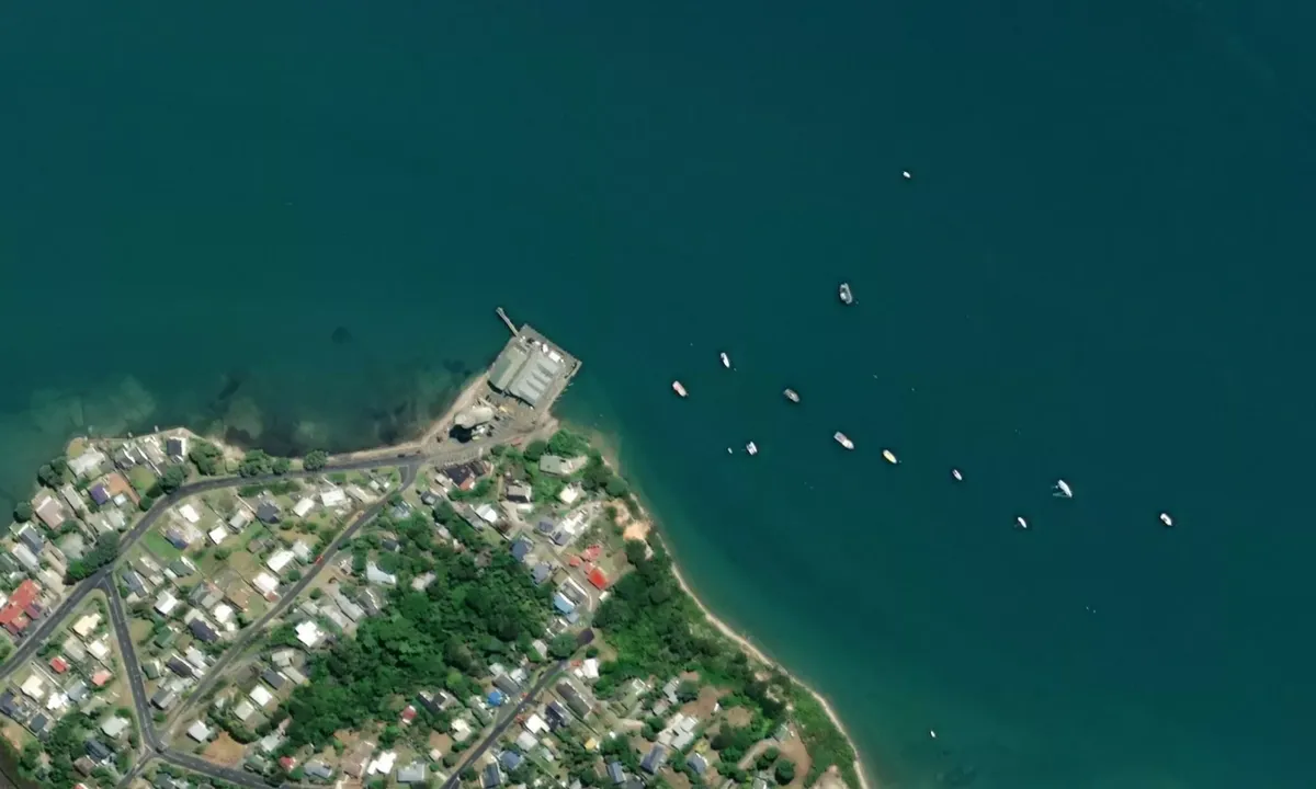 Flyfoto av Raglan Wharf