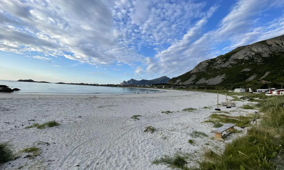 {"base": "no", "no": "Rambergstranda", "se": "Rambergstranden", "en": "Ramberg Beach", "da": "Rambergstranden"}