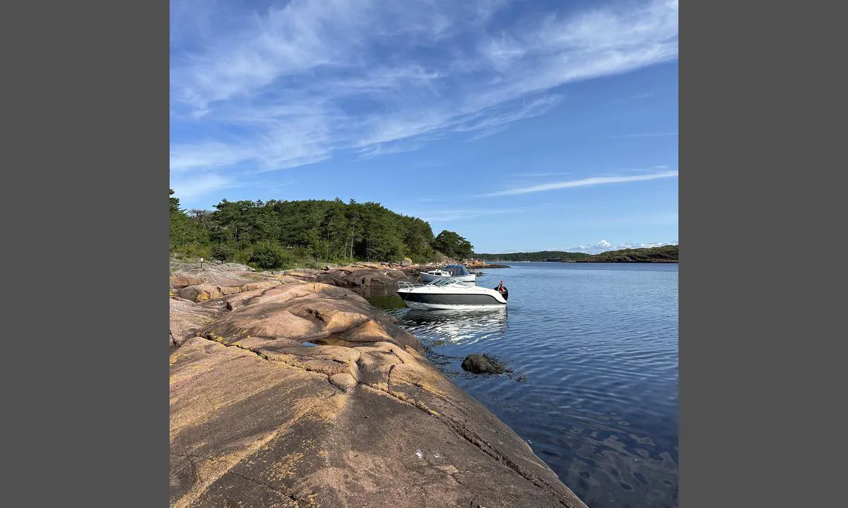 Ramsholmen: {"base": "no", "no": "Midt \u00f8stsiden", "se": "Mitt \u00f6stsidan", "en": "Middle east side", "da": "Midt \u00f8stsiden"}