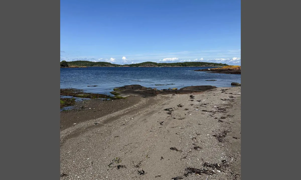 Ramsholmen Nord: {"base": "no", "no": "Flere fine strender mot nord", "se": "Flera fina str\u00e4nder mot norr", "en": "Several fine beaches to the north", "da": "Flere fine strande mod nord"}