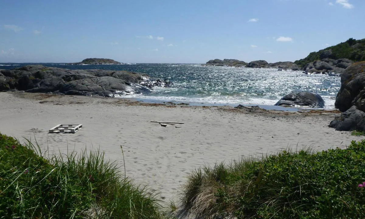 Ramsö: {"base": "en", "no": "Fra \u00f8ya Rams\u00f6, ikke fra havnen.", "se": "Fr\u00e5n \u00f6n Rams\u00f6, inte fr\u00e5n hamnen.", "en": "From the island of Rams\u00f6, not from the harbour.", "da": "Fra \u00f8en Rams\u00f6, ikke fra havnen."}