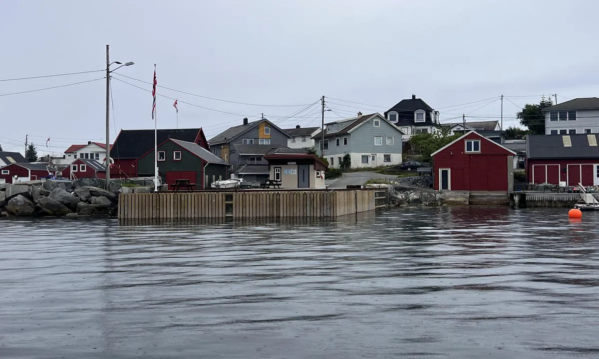 Ramsøy kai: {"base": "no", "no": "Ytre gjestekai.", "se": "Yttre g\u00e4stbrygga.", "en": "Outer guest pier.", "da": "Ydre g\u00e6stebro."}