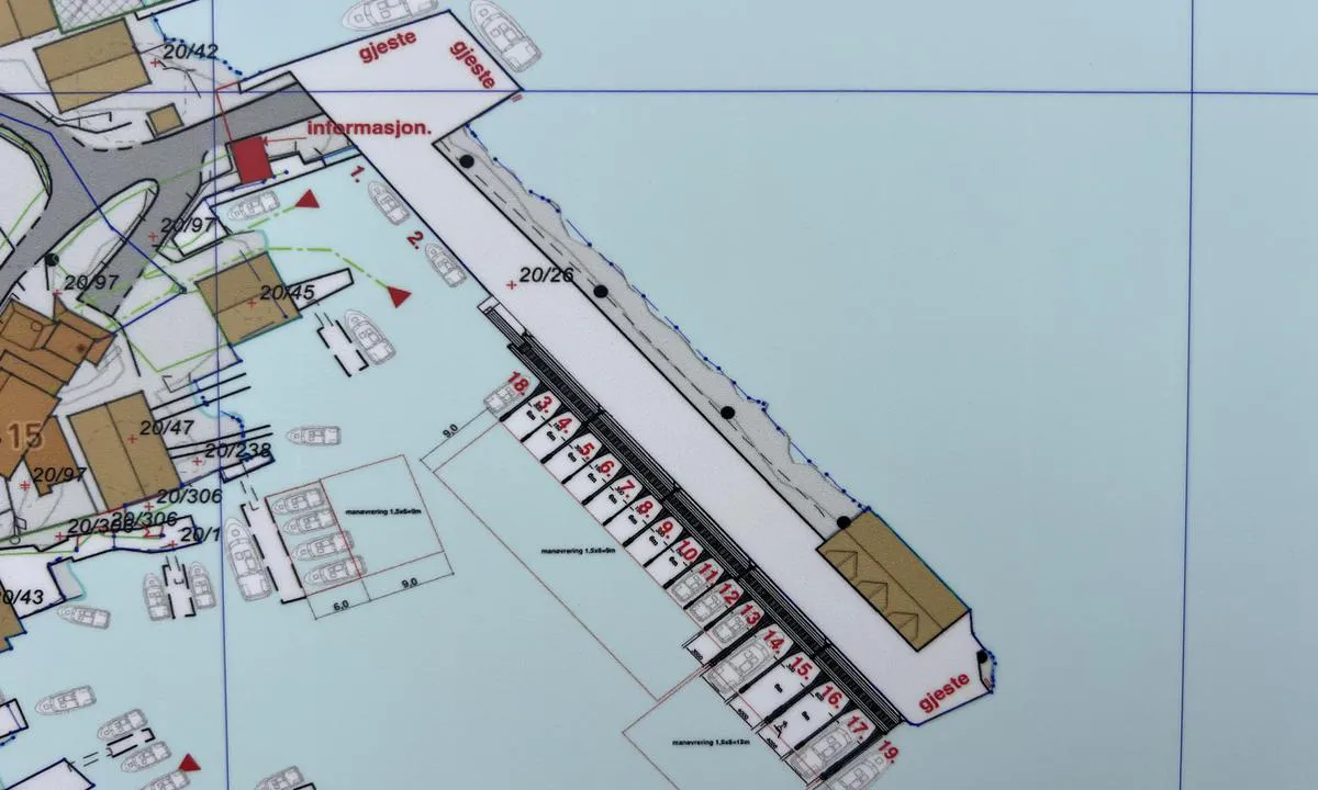 Ramsøy kai: {"base": "no", "no": "Kart over havnen.", "se": "Karta \u00f6ver hamnen.", "en": "Map of the harbor.", "da": "Kort over havnen."}