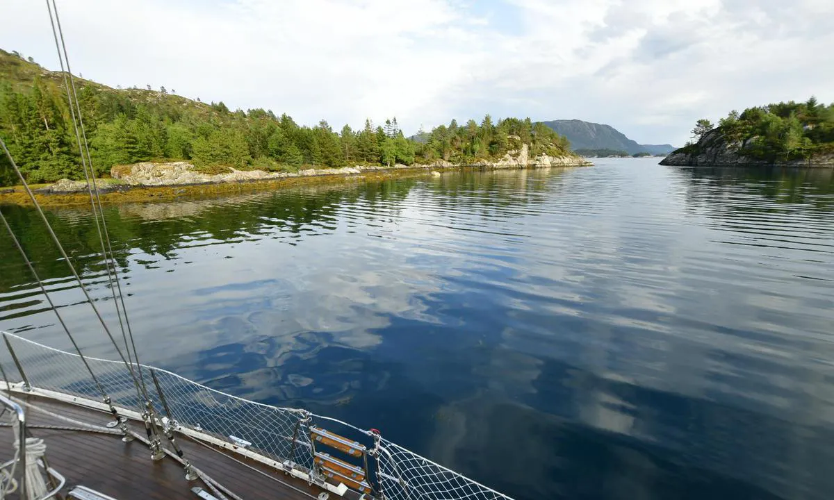 Ramsvika: Innseiling på vestsida av holmen