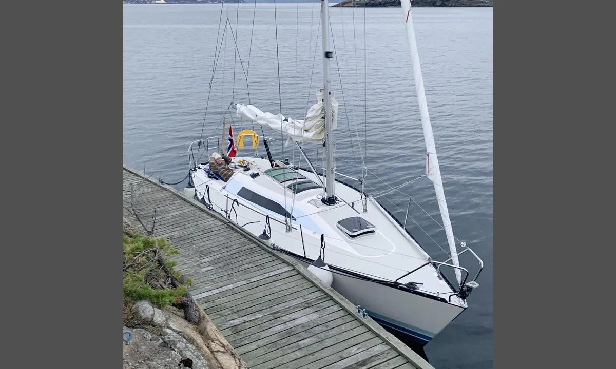 Ramsvikholmen: Fin brygge, enkelt å fortøye, god dybde i den nordre enden.