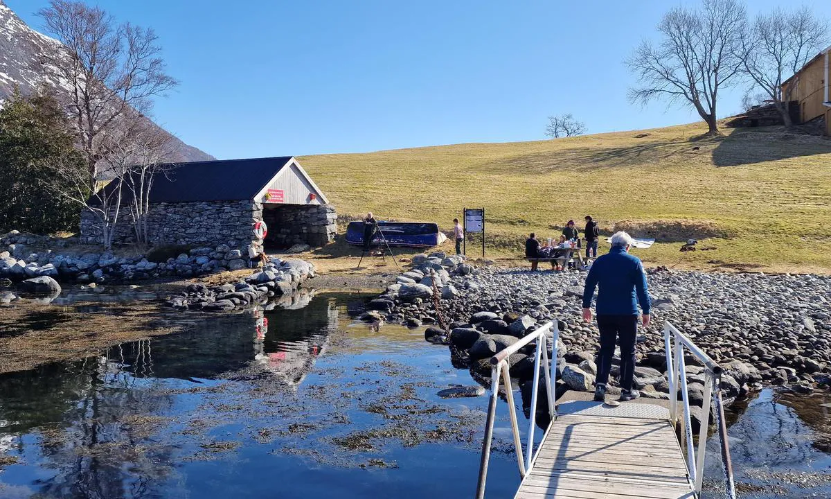 Raudøya: {"base": "da", "no": "Landgangen", "se": "Landg\u00e5ngen", "en": "The Gangway", "da": "Landgangen"}