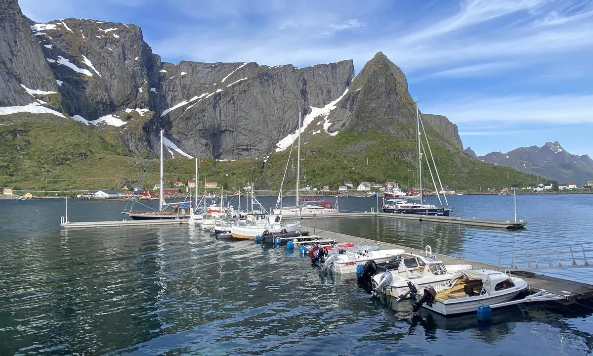 Reine Gjestehavn: {"base": "en", "no": "05.06.2024 s/y Blue Lady", "se": "05.06.2024 sy Blue Lady", "en": "05.06.2024 sy Blue Lady", "da": "05.06.2024 sy Blue Lady"}
