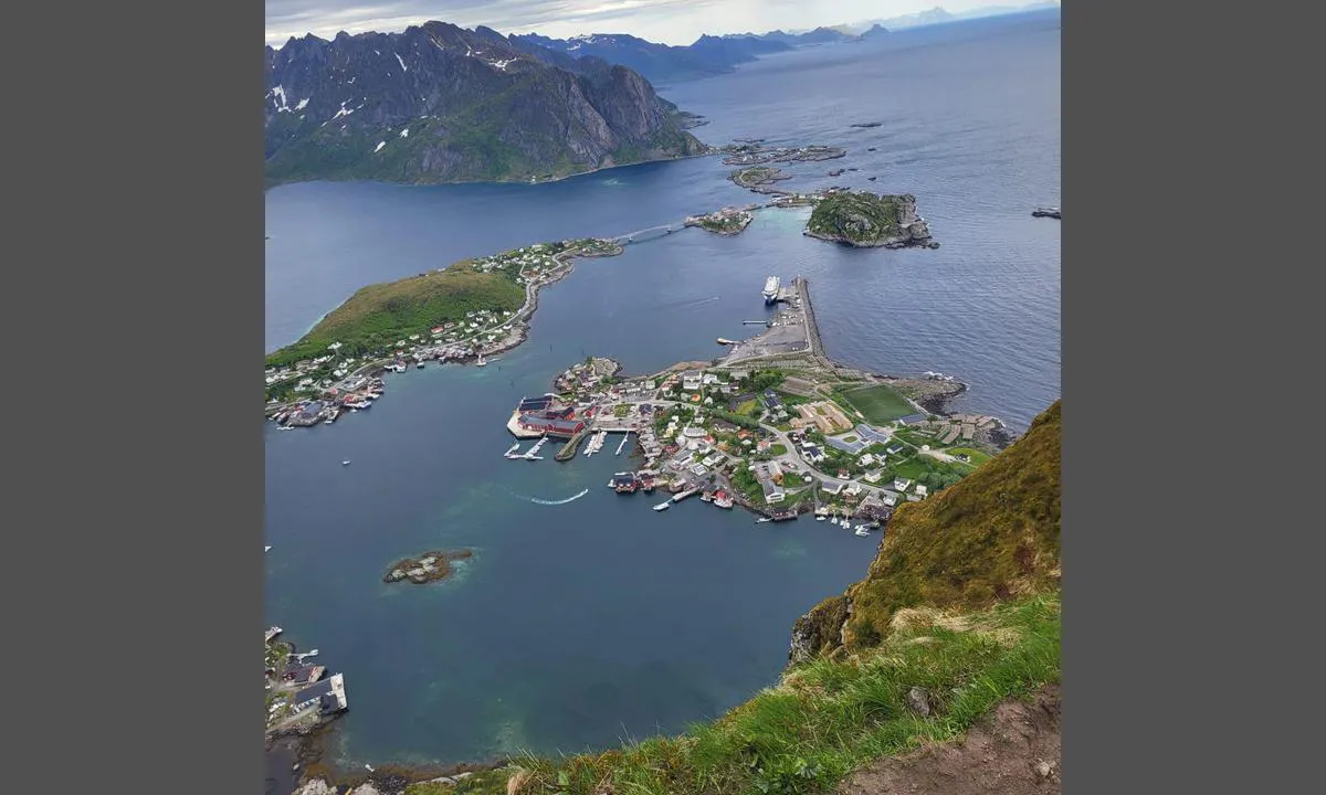 Reine Gjestehavn: {"base": "en", "no": "05.06.2024 seilb\u00e5t Blue Lady", "se": "05.06.2024 sy Blue Lady", "en": "05.06.2024 sy Blue Lady", "da": "05.06.2024 sy Blue Lady"}