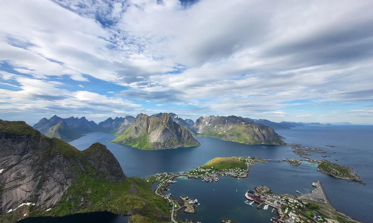 Reine Gjestehavn: {"base": "en", "no": "05.06.2024 seilb\u00e5t Blue Lady", "se": "05.06.2024 sy Blue Lady", "en": "05.06.2024 sy Blue Lady", "da": "05.06.2024 sy Blue Lady"}