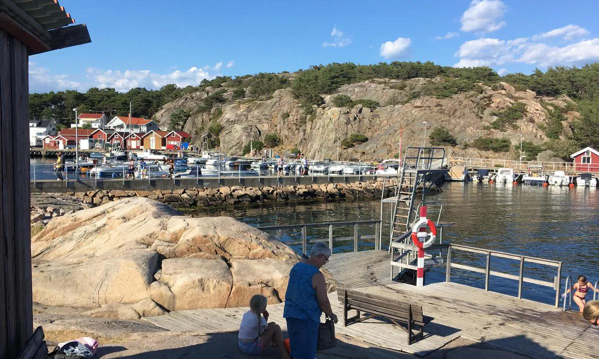 Resö Gästhamn: {"base": "no", "no": "Badeplass p\u00e5 Lex\u00f8 ved Res\u00f8.", "se": "Badplats p\u00e5 Lex\u00f6 vid Res\u00f6.", "en": "Bathing area at Lex\u00f8 near Res\u00f8.", "da": "Badeplads p\u00e5 Lex\u00f8 ved Res\u00f8."}