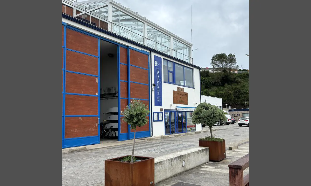 Ribadeo: {"base": "se", "no": "Havnekontoret", "se": "Hamnkontoret", "en": "The Harbour Office", "da": "Havnekontoret", "fr": "Bureau du Port", "de": "Hafenb\u00fcro", "es": "Oficina del puerto", "it": "Ufficio del porto", "pt": "Escrit\u00f3rio do porto", "nl": "Havenkantoor", "pl": "Biuro portowe", "uk": "\u0413\u0430\u0432\u0430\u043d\u043d\u0435 \u0443\u043f\u0440\u0430\u0432\u043b\u0456\u043d\u043d\u044f", "ro": "Biroul portuar", "tr": "Liman Ofisi", "el": "\u03a4\u03bf \u03b3\u03c1\u03b1\u03c6\u03b5\u03af\u03bf \u03c4\u03bf\u03c5 \u03bb\u03b9\u03bc\u03ad\u03bd\u03b1", "cs": "P\u0159\u00edstavn\u00ed kancel\u00e1\u0159", "hu": "Kik\u00f6t\u0151i iroda", "fi": "Satamakonttori", "bg": "\u041f\u0440\u0438\u0441\u0442\u0430\u043d\u0438\u0449\u043d\u0430 \u0441\u043b\u0443\u0436\u0431\u0430", "sr": "Lu\u010dka kancelarija", "et": "Sadamakontor", "lv": "Ostas birojs", "lt": "Uosto biuras"}