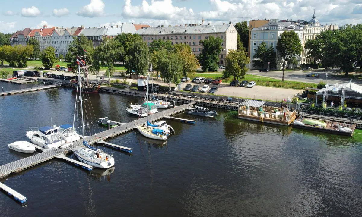 {"base": "lv", "no": "Riga Yacht Center - Andrejosta", "se": "Riga Yacht Center - Andrejosta", "en": "Riga Yacht Center - Andrejosta", "da": "Riga Yacht Center - Andrejosta", "fr": "Centre de Yacht de Riga - Andrejosta", "de": "Riga Yacht Center - Andrejosta", "es": "Riga Yacht Center - Andrejosta", "it": "Riga Yacht Center - Andrejosta", "pt": "Riga Yacht Center - Andrejosta", "nl": "Riga Yacht Center - Andrejosta", "pl": "Centrum Jachtowe w Rydze - Andrejosta", "uk": "\u0420\u0438\u0437\u044c\u043a\u0438\u0439 \u042f\u0445\u0442-\u041a\u043b\u0443\u0431 - \u0410\u043d\u0434\u0440\u0435\u044f\u0441\u0442\u043e", "ro": "Centrul de iahturi Riga - Andrejosta", "tr": "Riga Yat Merkezi - Andrejosta", "el": "Riga Yacht Center - \u0391\u03bd\u03b4\u03c1\u03b5\u03ca\u03cc\u03c3\u03c4\u03b1", "cs": "Riga Yacht Center - Andrejosta", "hu": "Riga Jacht Klub - Andrejosta", "fi": "Riga Yacht Center - Andrejosta", "bg": "Riga Yacht Center - \u0410\u043d\u0434\u0440\u0435\u043e\u0441\u0442\u0430", "sr": "\u0408\u0430\u0445\u0442\u0441\u043a\u0438 \u0446\u0435\u043d\u0442\u0430\u0440 \u0420\u0438\u0433\u0430 - \u0410\u043d\u0434\u0440\u0435\u0458\u043e\u0441\u0442\u0430", "et": "Riia Jahtkeskus - Andrejosta", "lv": "Riga Yacht Center - Andrejosta", "lt": "Riga Yacht Center - Andrejosta"}
