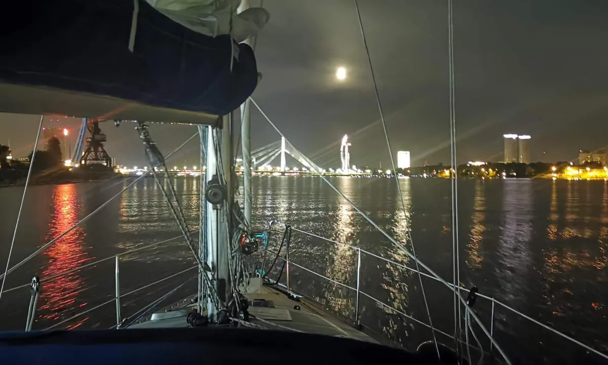 {"base": "de", "no": "Fra Riga Yacht Center - Andrejosta ut", "se": "Fr\u00e5n Riga Yacht Center - Andrejosta ut", "en": "Out of Riga Yacht Center - Andrejosta", "da": "Fra Riga Yacht Center - Andrejosta ud", "fr": "Du Riga Yacht Center - Andrejosta sortie", "de": "Aus Riga Yacht Center - Andrejosta raus", "es": "Desde el Riga Yacht Center - Salida de Andrejosta", "it": "Dal Riga Yacht Center - Uscita Andrejosta", "pt": "Saindo do Riga Yacht Center - Andrejosta", "nl": "Vanuit Riga Yacht Center - Andrejosta eruit", "pl": "Z Riga Yacht Center - Andrejosta na zewn\u0105trz", "uk": "\u0417 \u0420\u0438\u0433\u0438 \u042f\u0445\u0442 \u0426\u0435\u043d\u0442\u0440 - \u0410\u043d\u0434\u0440\u0435\u0454\u043e\u0441\u0442\u0430 \u0432\u0438\u0457\u0437\u0434", "ro": "Din Riga Yacht Center - Andrejosta afar\u0103", "tr": "Riga Yat Merkezi - Andrejosta d\u0131\u015far\u0131", "el": "\u0391\u03c0\u03cc \u03c4\u03bf Riga Yacht Center - \u0388\u03be\u03bf\u03b4\u03bf\u03c2 \u03b1\u03c0\u03cc \u03c4\u03b7\u03bd Andrejosta", "cs": "Z Riga Yacht Center - Andrejosta ven", "hu": "Riga Yacht Center - Andrejost\u00e1b\u00f3l ki", "fi": "Riga Yacht Center - Andrejosta ulos", "bg": "\u0418\u0437\u043b\u0438\u0437\u0430\u043d\u0435 \u043e\u0442 Riga Yacht Center - Andrejosta", "sr": "Iz Riga Yacht Center-a - Andrejosta napolje", "et": "Riia jahtikeskusest - Andrejosta v\u00e4lja", "lv": "No R\u012bgas Jahtkluba centra - Andrejosta \u0101r\u0101", "lt": "I\u0161 Rygos jacht\u0173 centro - Andrejostos i\u0161plaukimas"}