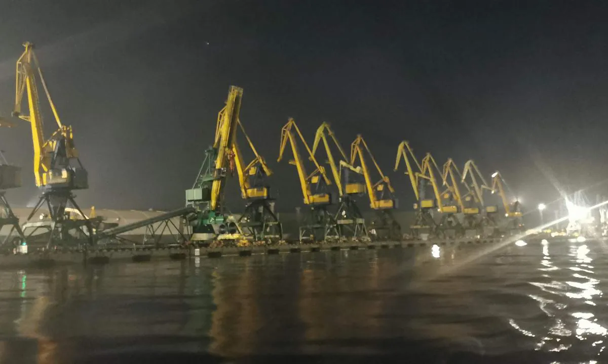 {"base": "de", "no": "Fra Riga Yacht Center - Andrejosta ut", "se": "Ut fr\u00e5n Riga Yacht Center - Andrejosta", "en": "From Riga Yacht Center - Andrejosta out", "da": "Ud af Riga Yacht Center - Andrejosta", "fr": "Sortie du Riga Yacht Center - Andrejosta", "de": "Aus Riga Yacht Center - Andrejosta raus", "es": "Salir del Riga Yacht Center - Andrejosta", "it": "Dal Riga Yacht Center - Uscire da Andrejosta", "pt": "Saindo do Riga Yacht Center - Andrejosta", "nl": "Uit Riga Yacht Center - Andrejosta uit", "pl": "Z Riga Yacht Center - Andrejosta wyjd\u017a", "uk": "\u0417 \u0420\u0438\u0433\u0430 \u042f\u0445\u0442 \u0426\u0435\u043d\u0442\u0440 - \u0410\u043d\u0434\u0440\u0435\u043e\u0441\u0442\u0430 \u0432\u0438\u0445\u0456\u0434", "ro": "Ie\u0219ire din Riga Yacht Center - Andrejosta", "tr": "Riga Yat Merkezi - Andrejosta\u2019dan \u00e7\u0131k\u0131n", "el": "\u0391\u03c0\u03cc \u03c4\u03bf Riga Yacht Center - \u03b2\u03b3\u03b5\u03af\u03c4\u03b5 \u03b1\u03c0\u03cc \u03c4\u03b7\u03bd Andrejosta", "cs": "Z Riga Yacht Center - Andrejosta ven", "hu": "Riga Yacht Centerb\u0151l - Andrejost\u00e1b\u00f3l ki", "fi": "Riiasta Yacht Center - Andrejostasta ulos", "bg": "\u041e\u0442 \u0420\u0438\u0433\u0430 \u042f\u0445\u0442 \u0426\u0435\u043d\u0442\u044a\u0440 - \u0410\u043d\u0434\u0440\u0435\u043e\u0441\u0442\u0430 \u043d\u0430\u0432\u044a\u043d", "sr": "Iz Riga Yacht Centra - Andrajo\u0161ta napolje", "et": "Riia Jahtikeskus - Andrejostast v\u00e4lja", "lv": "No R\u012bgas jahtu centra - Andrejostas \u0101r\u0101", "lt": "I\u0161 Rygos jacht\u0173 centro - Andrejosta tikslas"}