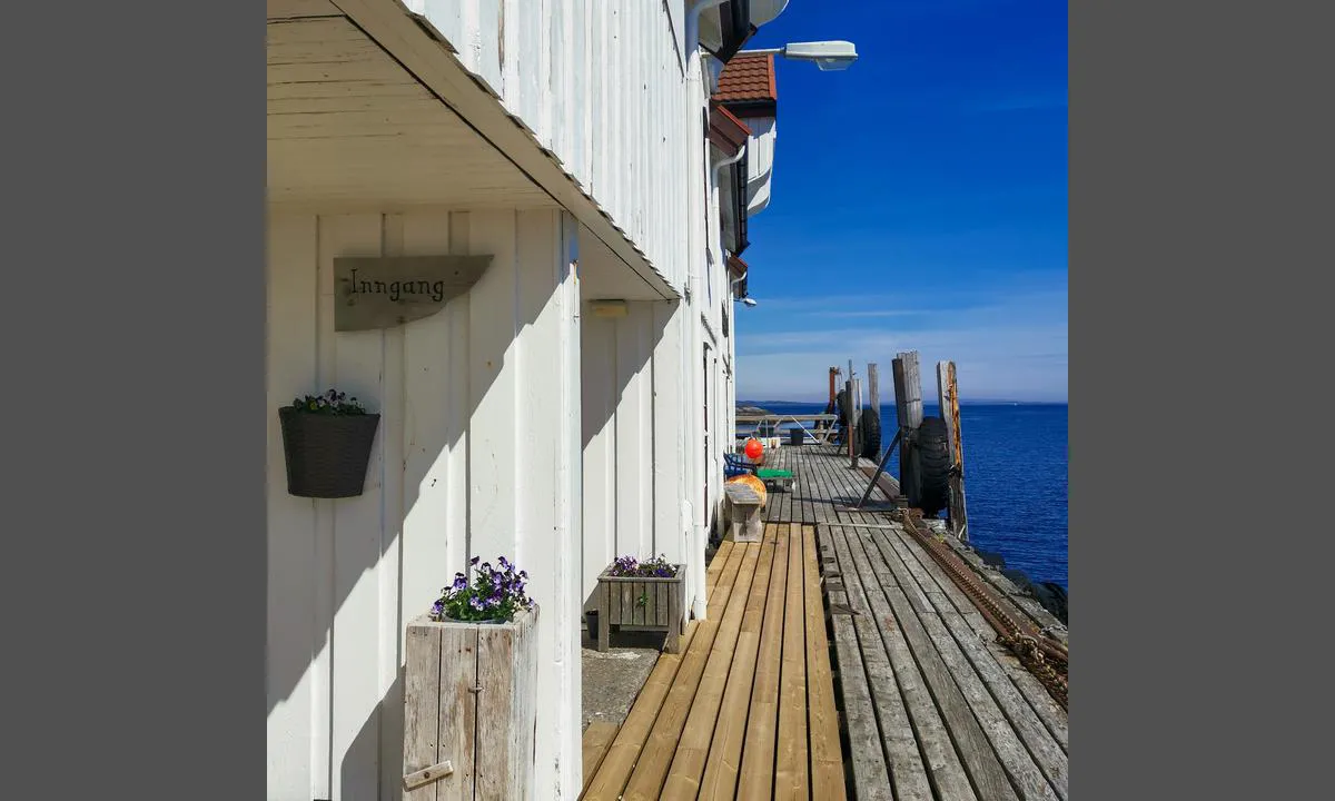 {"base": "no", "no": "Ringholmen Sj\u00f8hus.", "se": "Ringholmen Sj\u00f6hus.", "en": "Ringholmen Seaside Houses.", "da": "Ringholmen S\u00f8hus."}