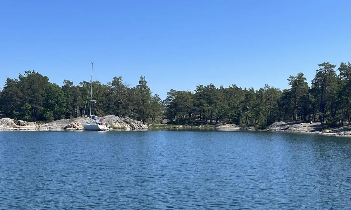 Risö: {"base": "no", "no": "Flere muligheter for \u00e5 g\u00e5 inntil.", "se": "Flera m\u00f6jligheter att l\u00e4gga till.", "en": "Several berthing options.", "da": "Flere muligheder for at anl\u00f8be."}