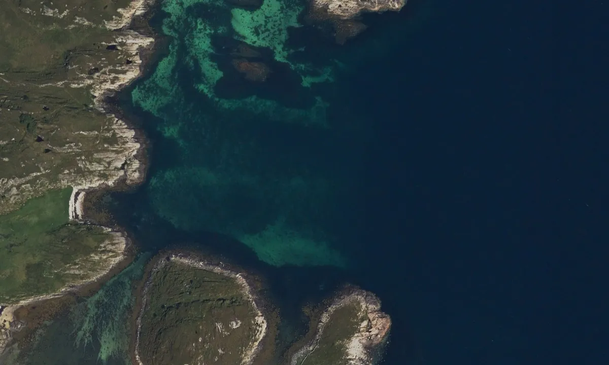 Flyfoto av Risøyhamn 2