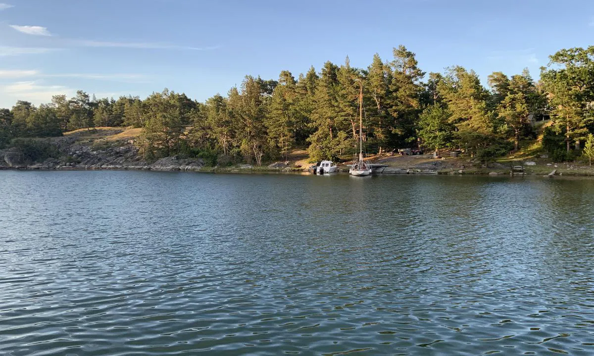 Risselö: {"base": "no", "no": "Mot nord\u00f8st", "se": "Mot nordost", "en": "Northeast", "da": "Mod nord\u00f8st", "fr": "Vers le nord-est", "de": "Nach Nordosten", "es": "Hacia el noreste", "it": "Verso nord-est", "pt": "Para nordeste", "nl": "Noordoostwaarts", "pl": "Na p\u00f3\u0142nocny wsch\u00f3d", "uk": "\u041d\u0430 \u043f\u0456\u0432\u043d\u0456\u0447\u043d\u0438\u0439 \u0441\u0445\u0456\u0434", "ro": "Spre nord-est", "tr": "Kuzeydo\u011fuya do\u011fru", "el": "\u03a0\u03c1\u03bf\u03c2 \u03b2\u03bf\u03c1\u03b5\u03b9\u03bf\u03b1\u03bd\u03b1\u03c4\u03bf\u03bb\u03b9\u03ba\u03ac", "cs": "Na severov\u00fdchod", "hu": "\u00c9szakkelet fel\u00e9", "fi": "Kohti koillista", "bg": "\u041a\u044a\u043c \u0441\u0435\u0432\u0435\u0440\u043e\u0438\u0437\u0442\u043e\u043a", "sr": "Ka severoistoku", "et": "P\u00f5hjakirde suunas", "lv": "Uz zieme\u013caustrumiem", "lt": "\u012e \u0161iaur\u0117s rytus"}