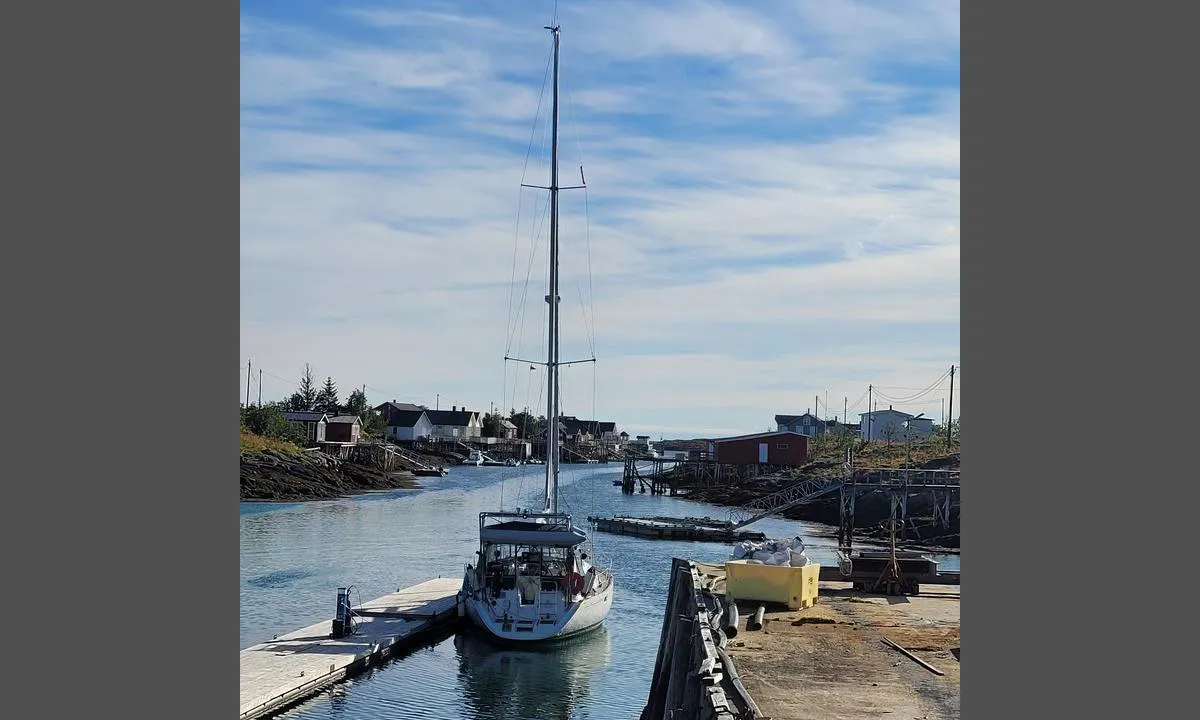Risvær: {"base": "no", "no": "Gjestebrygga mot SV", "se": "G\u00e4stbryggan mot SV", "en": "Guest dock facing SW", "da": "G\u00e6stebroen mod SV"}