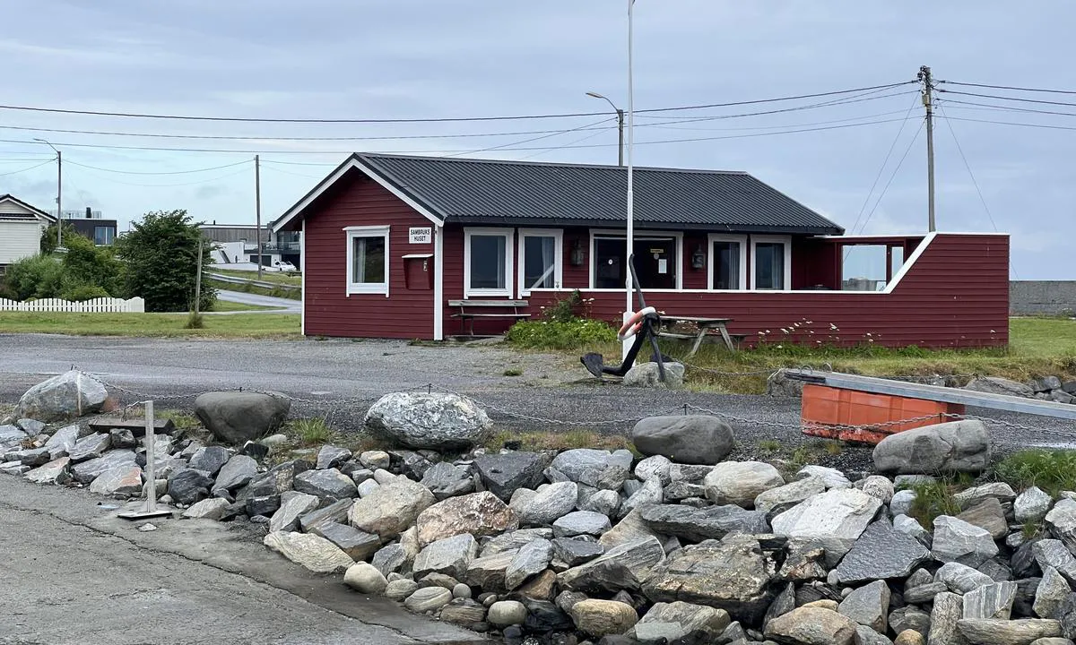 Roald Småbåtforening: {"base": "no", "no": "Sambrukshuset. Her er det tilgang p\u00e5 dusj, toalett og vaskemaskin.", "se": "Sambrukshuset. H\u00e4r finns dusch, toalett och tv\u00e4ttmaskin.", "en": "Shared Use House. Here there is access to showers, toilets, and a washing machine.", "da": "Flerbrugshuset. Her er der adgang til brusebad, toilet og vaskemaskine."}