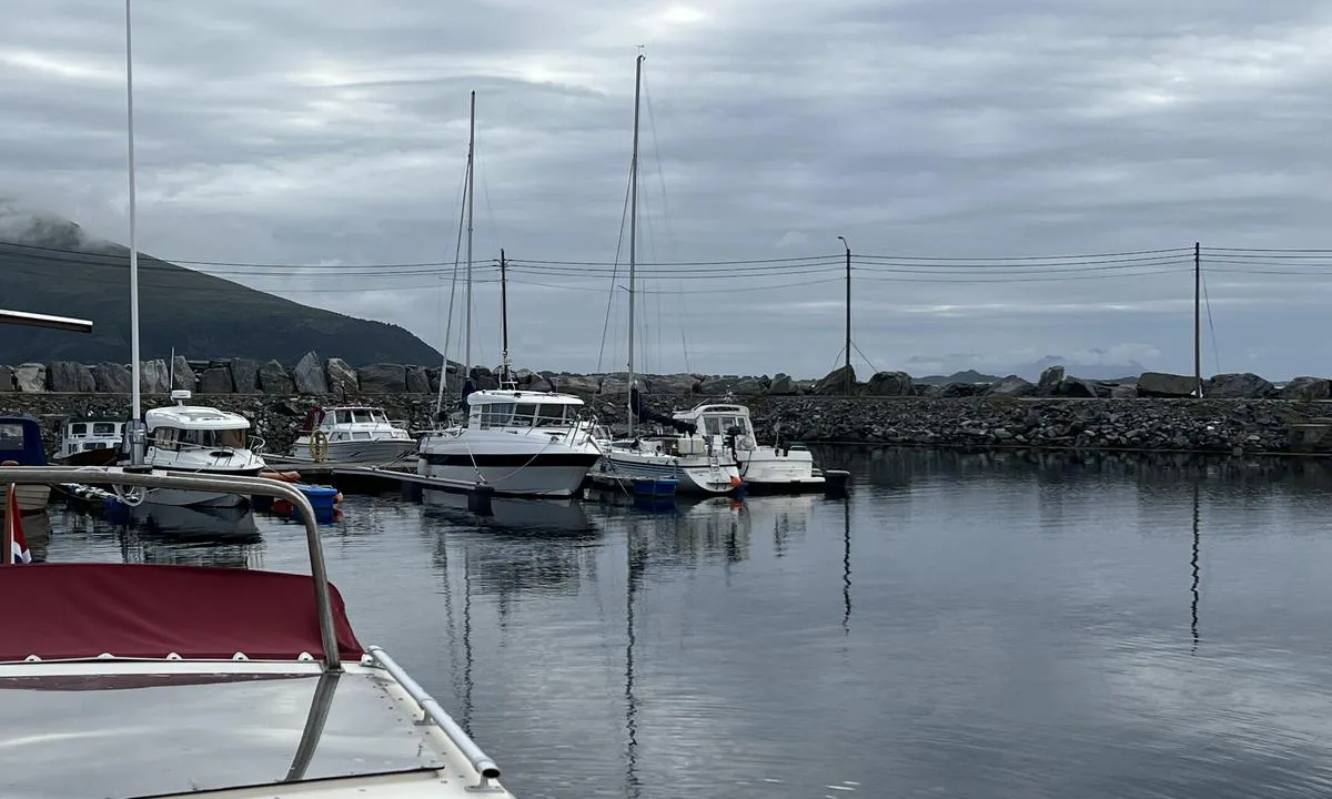 Roald Småbåtforening: {"base": "no", "no": "2 plasser nordre flytebrygge", "se": "2 platser norra flytbryggan", "en": "2 berths northern floating dock", "da": "2 pladser nordlige flydebro"}