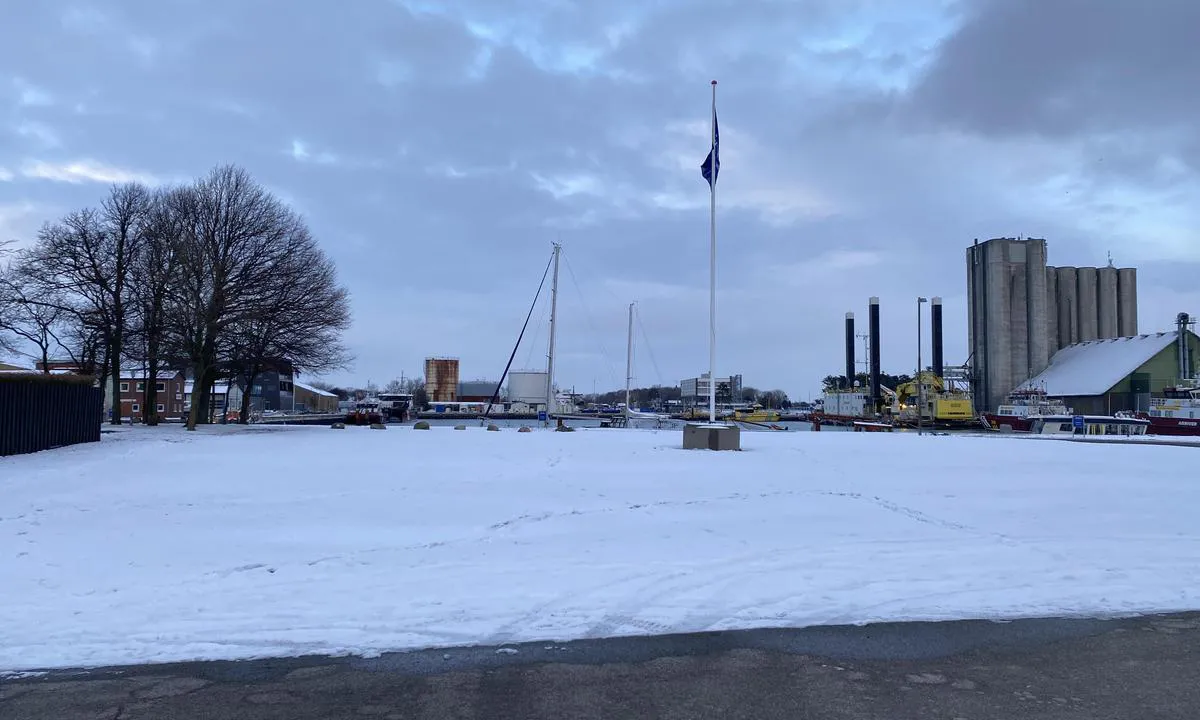 Rødbyhavn: {"base": "en", "no": "Omgivende omr\u00e5der i marinaen, des. 2023", "se": "Omr\u00e5den runt marinan, dec. 2023", "en": "Surronding areas in the marina, dec. 2023", "da": "Omgivende omr\u00e5der i marinaen, dec. 2023"}